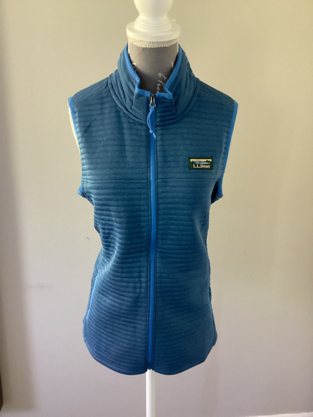 L.L.Bean Women's popular Airlight Vest — Blue